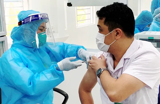 Hoàn thành tiêm mũi 2 giai đoạn 2 vaccine Nano Covax 