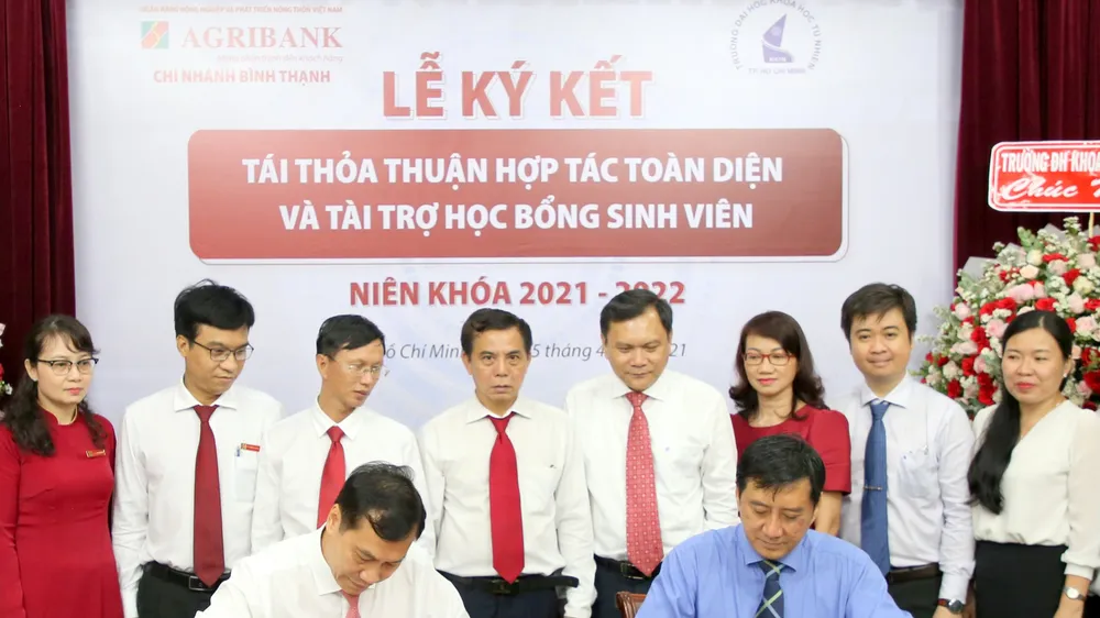 Agribank chi nhánh Bình Thạnh ký kết thỏa thuận hợp tác với Trường Đại học Khoa học Tự nhiên (Đại học Quốc gia TPHCM)