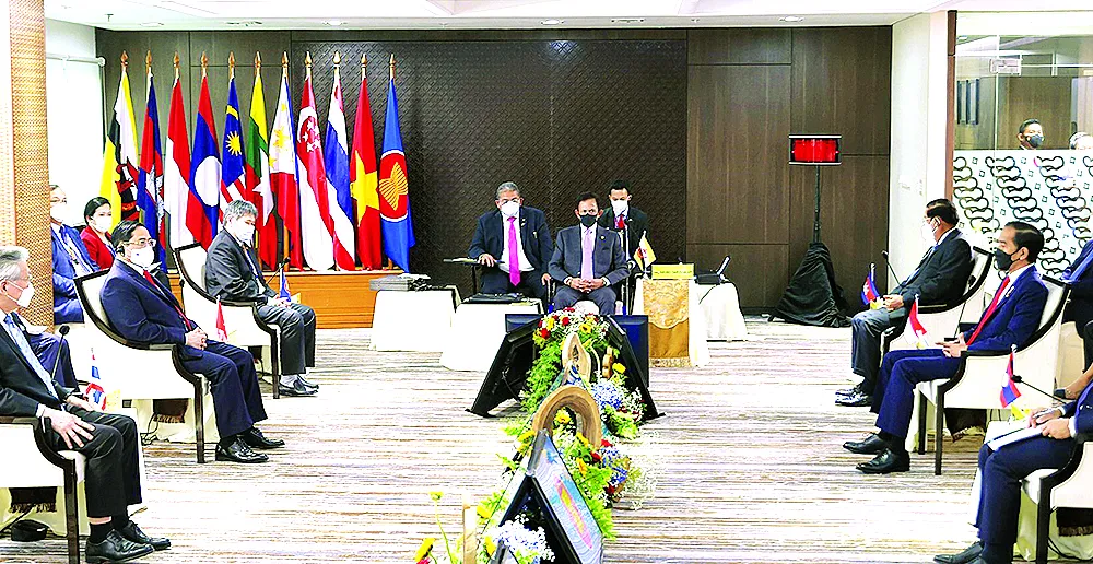 Hội nghị các nhà lãnh đạo ASEAN: Bàn giải pháp vượt qua giai đoạn khó khăn 