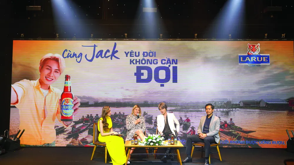 Ca sĩ Jack là đại sứ thương hiệu đầu tiên của bia Larue