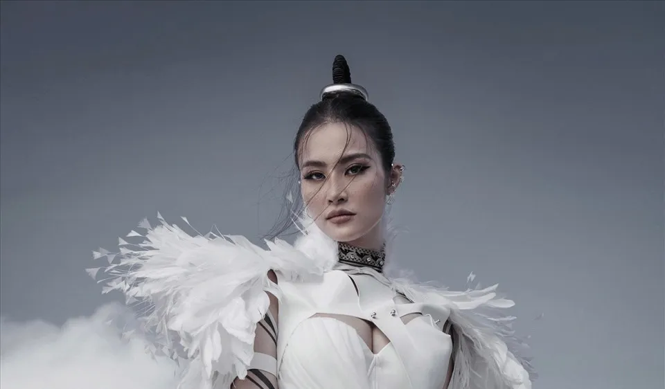 Ali Hoàng Dương, Đông Nhi, Hoàng Bách: “Ai cũng có một người mẹ đứng sau thành công“
