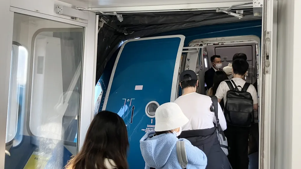 Hành khách lên chuyến bay "Mang tết về nhà" năm 2023 khởi hành từ sân bay Haneda (Nhật Bản)