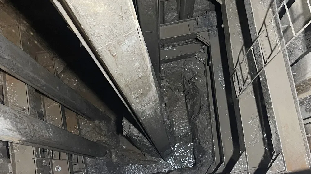Vụ bé trai lọt xuống trụ bê tông sâu 35m: Đất sét dẻo, cứng bám chặt thiết bị