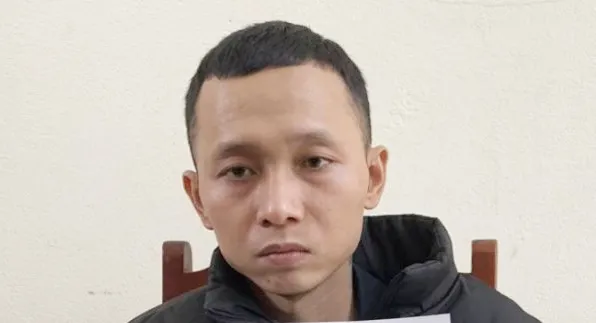 Bắt đối tượng truy nã, dùng súng cố thủ khi bị bao vây