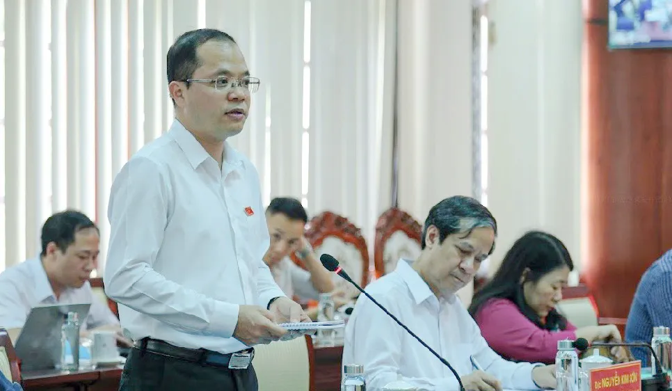 Ông Đinh Công Sỹ, Phó Chủ nhiệm Ủy ban Văn hóa, Giáo dục của Quốc hội phát biểu tại buổi làm việc