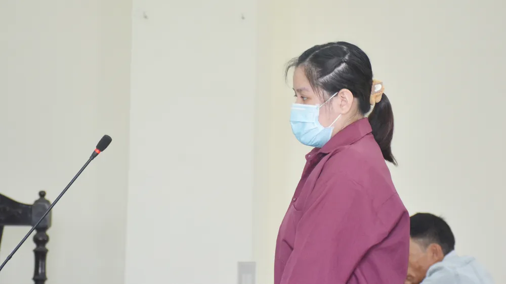 Cô gái lãnh 20 năm tù do đâm chết một người trong nhóm đòi nợ thuê