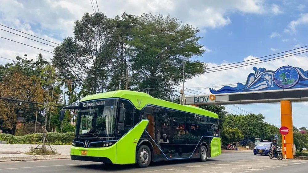 Chính thức khai thác xe buýt điện trên đảo Phú Quốc