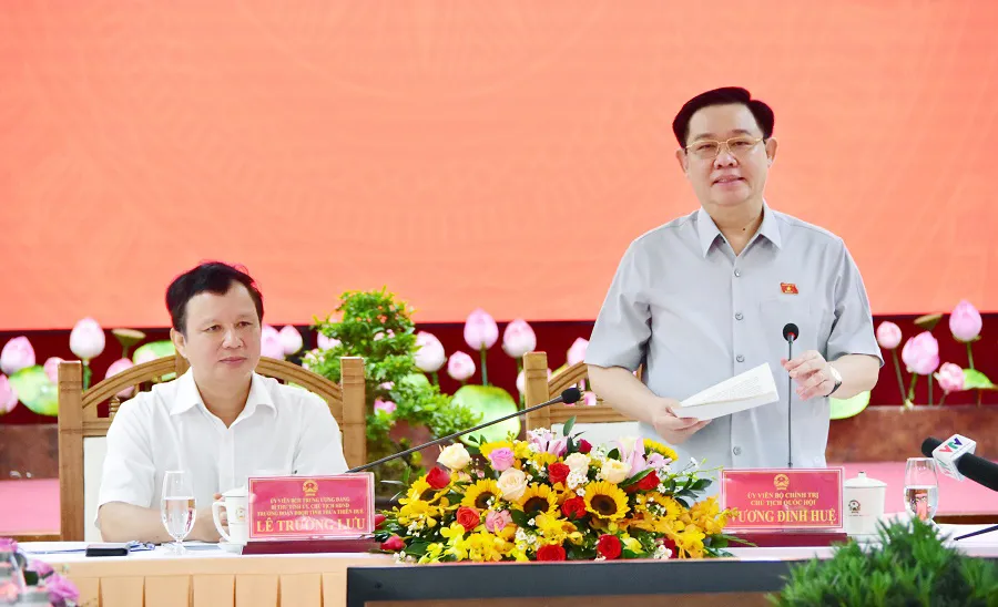 Chủ tịch Quốc hội Vương Đình Huệ phát biểu tại buổi làm việc với lãnh đạo tỉnh Thừa Thiên Huế