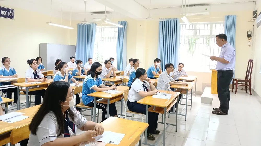 Phương án thi tốt nghiệp THPT từ năm 2025 chưa thể khiến phụ huynh và học sinh an tâm