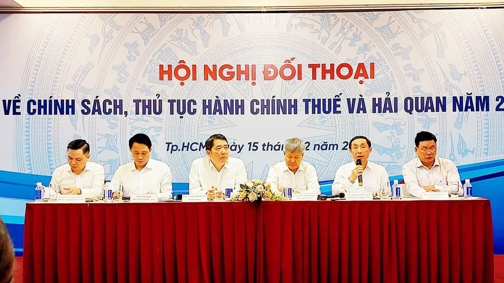Đối thoại về thuế, hải quan, doanh nghiệp tới chật kín hội trường