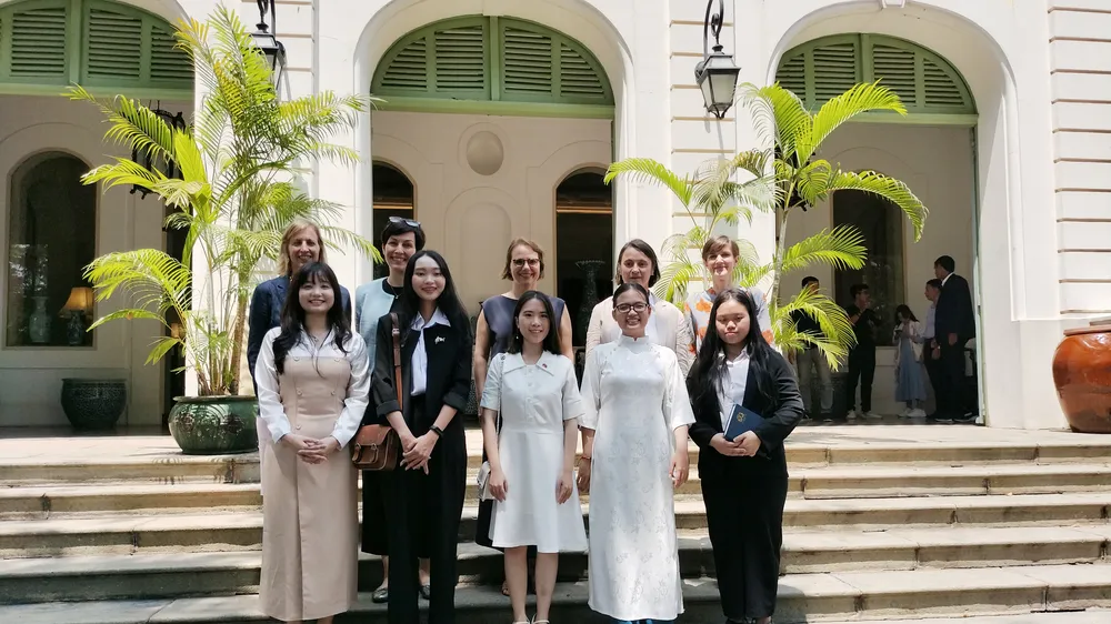 Một ngày làm Tổng Lãnh sự