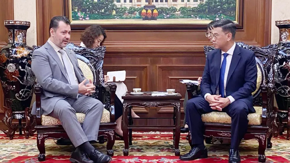 Phó Chủ tịch UBND TPHCM Nguyễn Văn Dũng tiếp ông Kohdayar Marri - tân Đại sứ Pakistan tại Việt Nam đến thăm và làm việc tại TPHCM. Ảnh : XUÂN HẠNH 