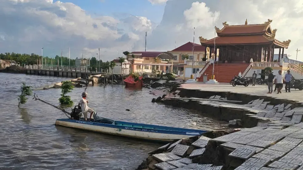 Cà Mau: Di tích Miếu bà Thủy Long bị sạt lở nghiêm trọng