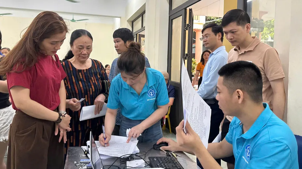 Tư vấn, giải quyết chính sách BHXH, BHYT đến người dân