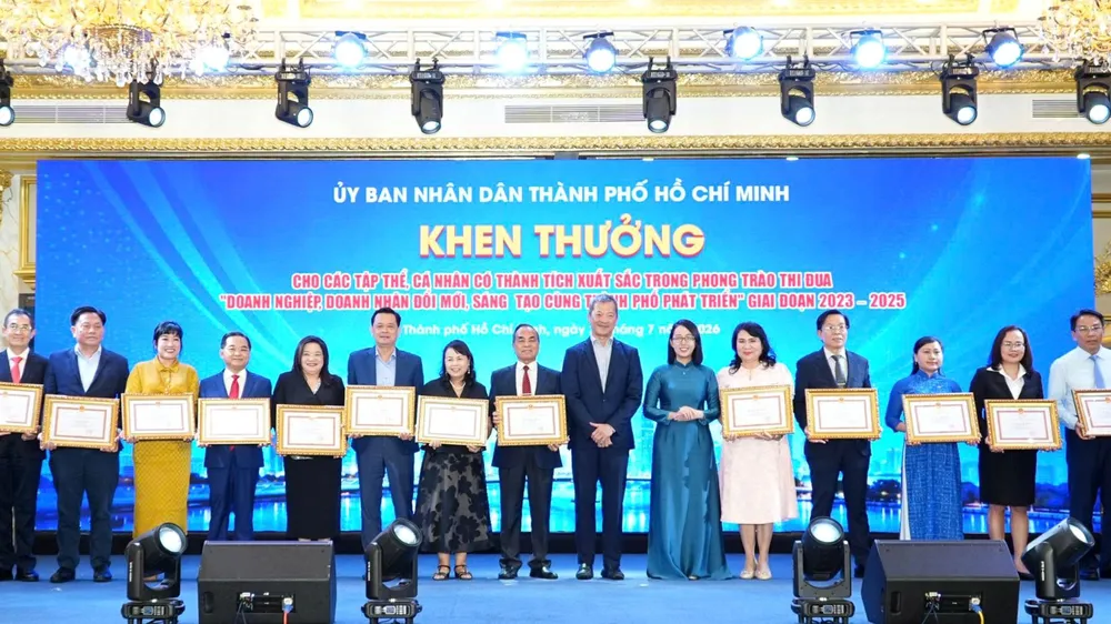 UBND TPHCM vinh danh 38 doanh nghiệp và 34 doanh nhân tiêu biểu, có nhiều đóng góp cho sự phát triển của thành phố