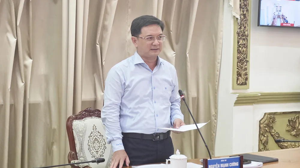 Phó Chủ tịch UBND TPHCM Nguyễn Mạnh Cường phát biểu tại buổi làm việc. Ảnh: THÀNH AN