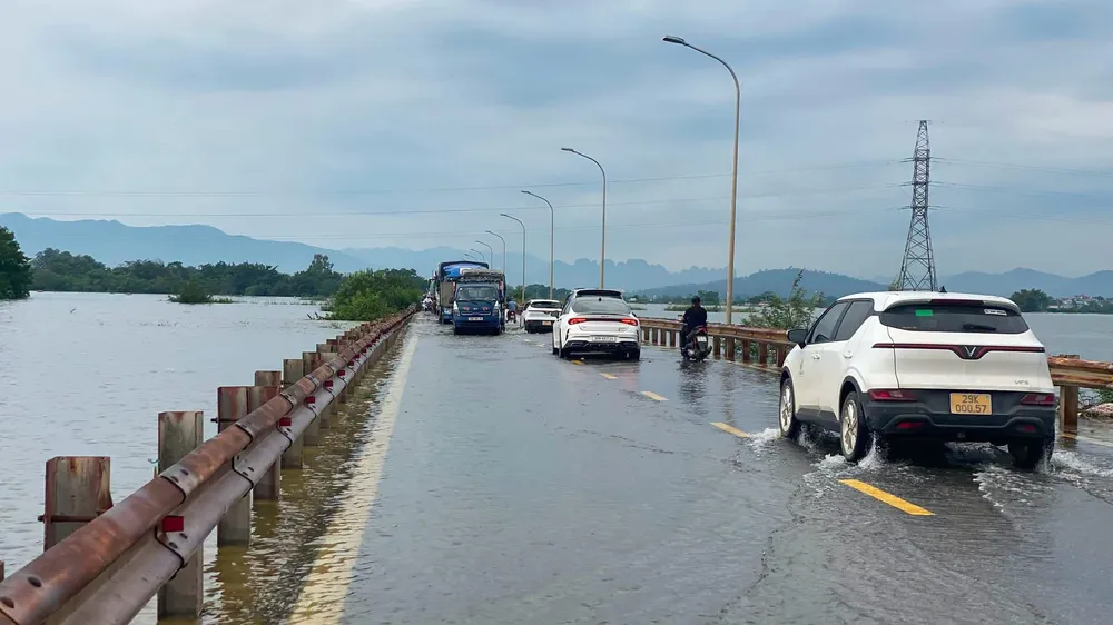 Nhiều sông ở Bắc bộ có lũ trên báo động 3, nước sông Cửu Long tiếp tục lên nhanh
