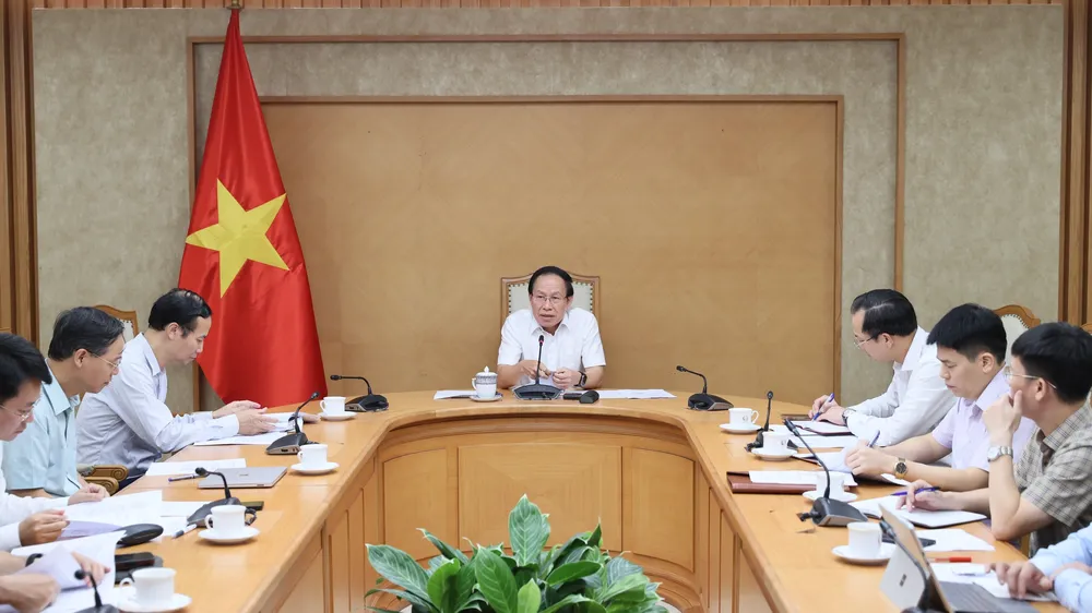 Phó Thủ tướng Lê Tiến Châu tại cuộc họp (ngày 9-9) về tình hình cung ứng sách giáo khoa cho năm học 2026-2027. Ảnh: VGP