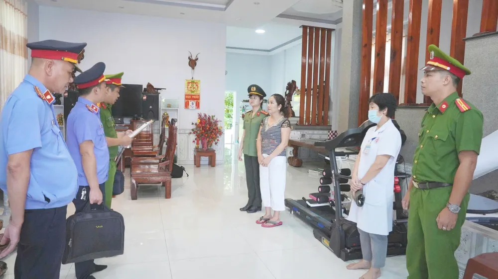 Khởi tố người phụ nữ cho vay lấy lãi từ 120% đến 360%/năm ở Huế