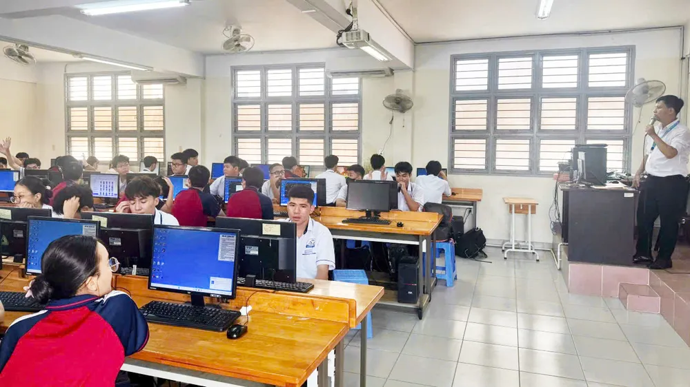 Thời khóa biểu được thiết kế riêng cho từng học sinh tại Trường THPT Nguyễn An Ninh.