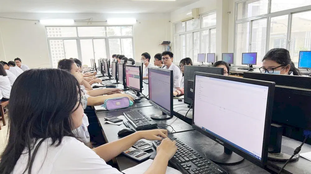 Chủ động nguồn lực cho thi tốt nghiệp THPT trên máy tính