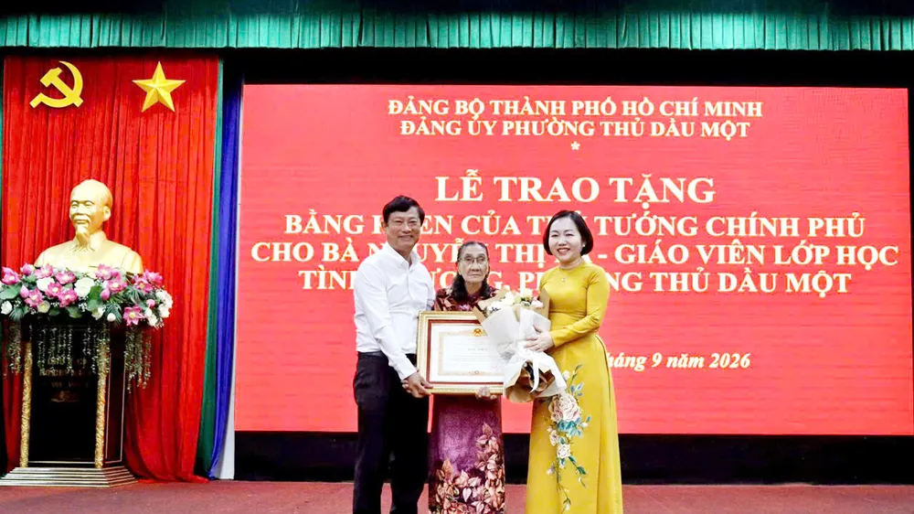 Cô giáo 78 tuổi dạy lớp tình thương được Thủ tướng tặng bằng khen