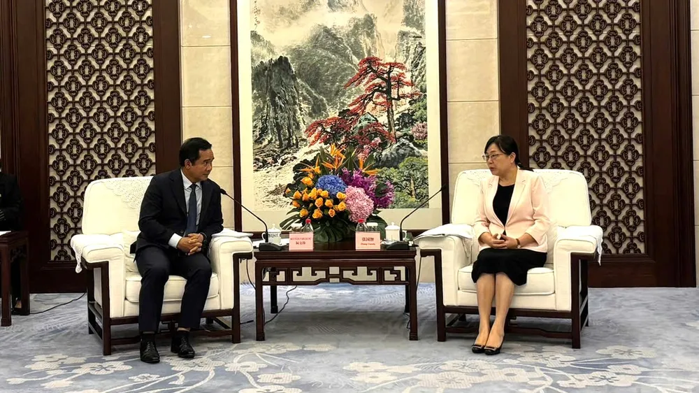 Chủ tịch UBND TPHCM Nguyễn Văn Được tại buổi hội kiến Phó Tỉnh trưởng Quảng Đông Trương Quốc Trí. Ảnh: TRẦN HÙNG