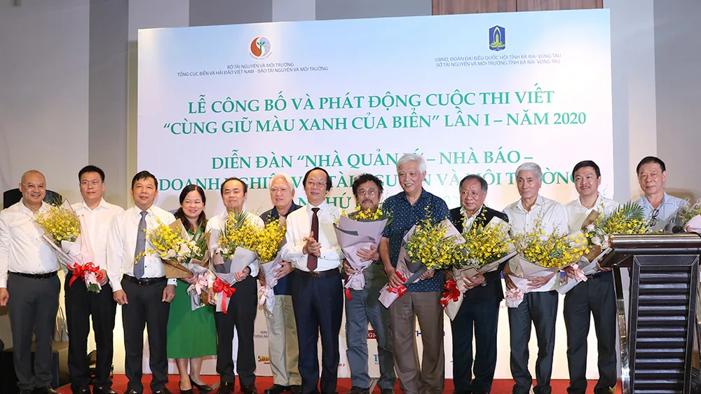 Phát động cuộc thi viết "Cùng giữ màu xanh của biển"