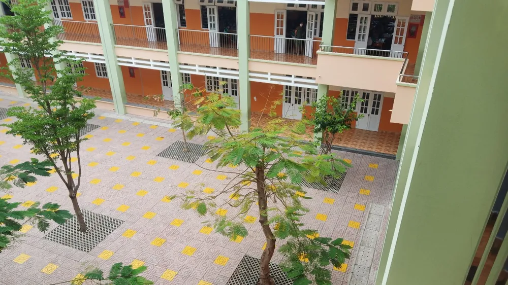 Trường học nơi xảy ra vụ nữ sinh lớp 7 nhảy lầu