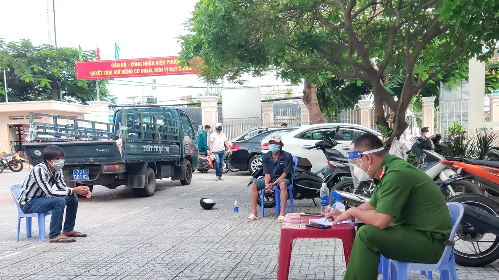 Cơ quan chức năng làm việc với ngư dân thực hiện clip "không có gì để ăn" để xác minh thông tin