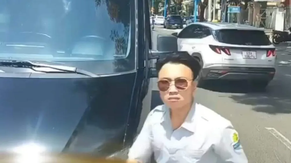 Bà Rịa – Vũng Tàu: Xử phạt tài xế xe Hoa Mai chạy lấn làn, hung hăng dọa nạt người khác