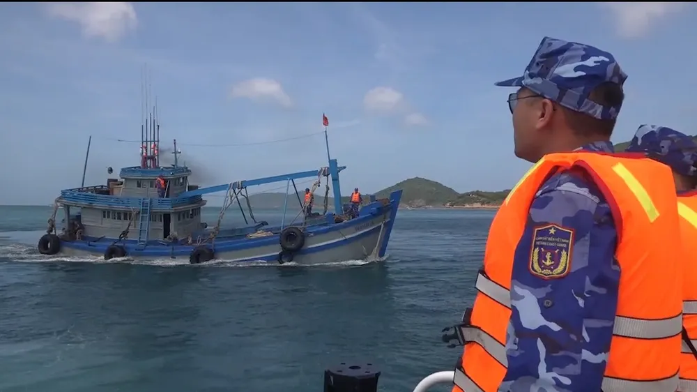 Bắt tàu chở 35.000 lít dầu DO không rõ nguồn gốc 