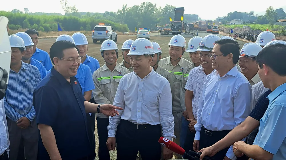 Chủ tịch Quốc hội Vương Đình Huệ khảo sát dự án cao tốc Biên Hòa - Vũng Tàu giai đoạn 1 đoạn qua tỉnh Bà Rịa - Vũng Tàu