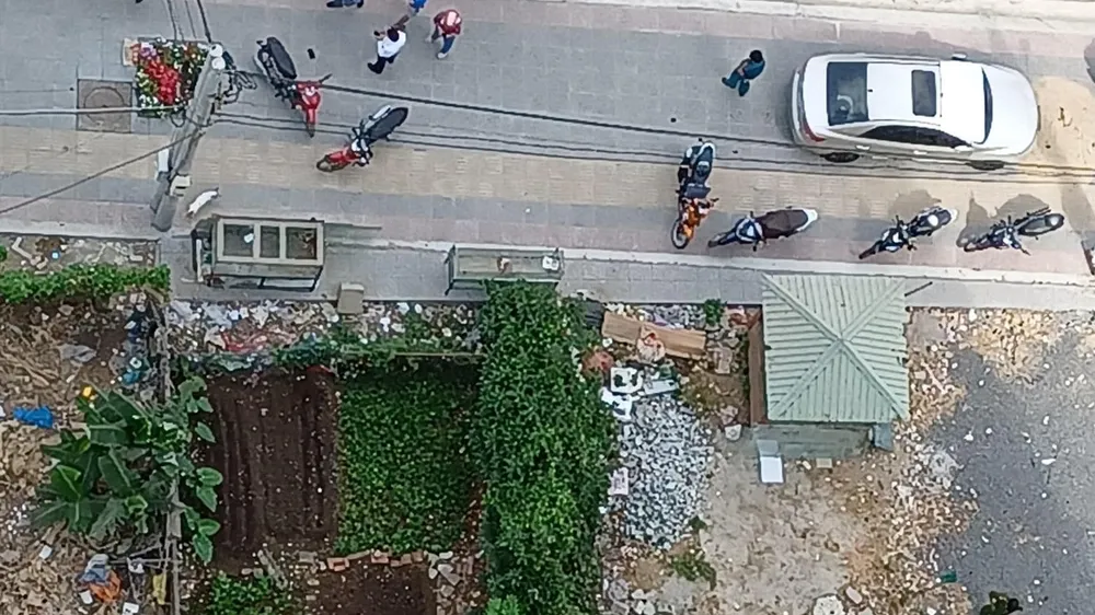 Phát hiện thi thể người đàn ông kế bên cạnh chung cư ở TP Vũng Tàu