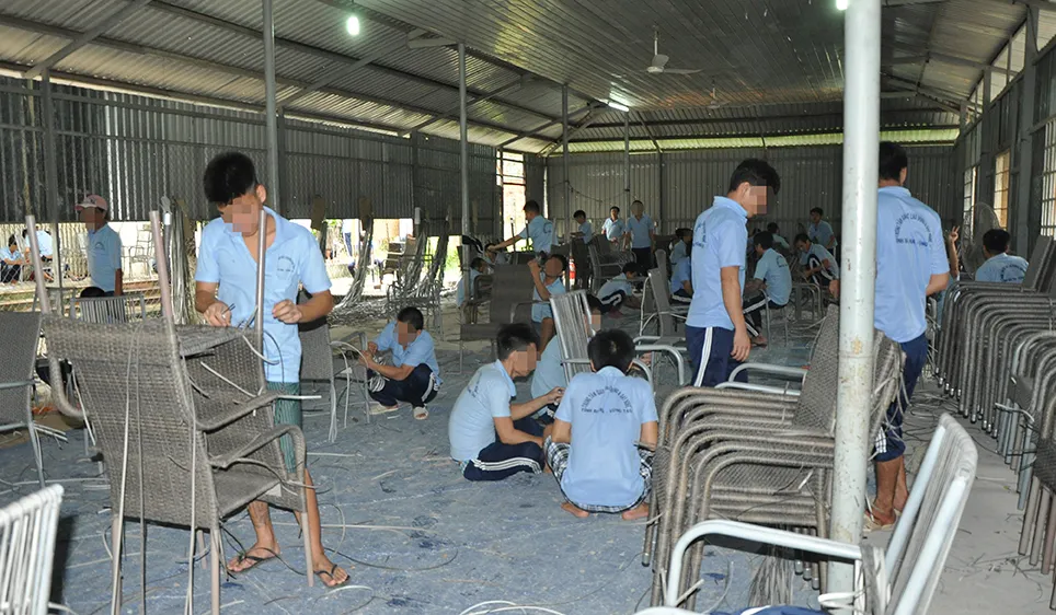 Những học viên từng cai nghiện ma túy ở cơ sở tập trung của Bà Rịa - Vũng Tàu trong giờ làm việc