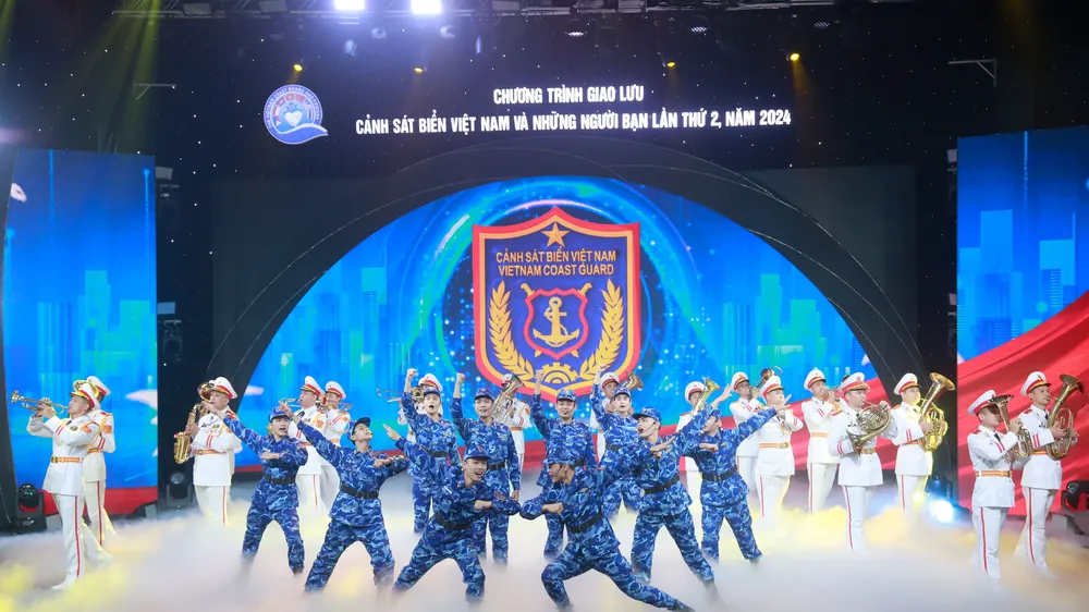 Văn nghệ chào mừng chương trình giao lưu “Cảnh sát biển Việt Nam và những người bạn lần thứ 2