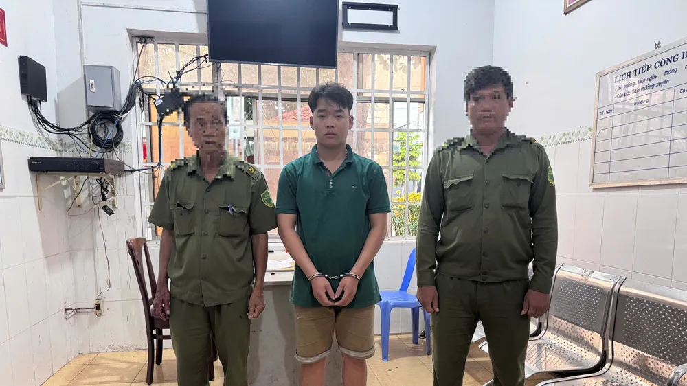 Bắt tạm giam Vũ Viết Duy, tài xế lái ô tô tải gây tai nạn khiến nữ sinh lớp 12 tử vong trên Quốc lộ 51. Ảnh: MẠNH KHÁ