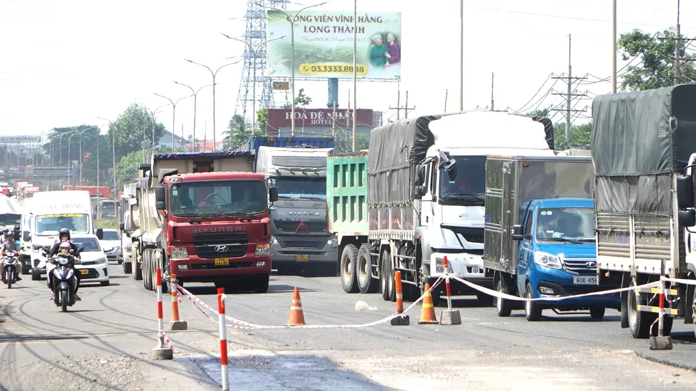 Sửa chữa quốc lộ 51 chậm khiến tình trạng ùn ứ kẹt xe ngày càng nghiêm trọng