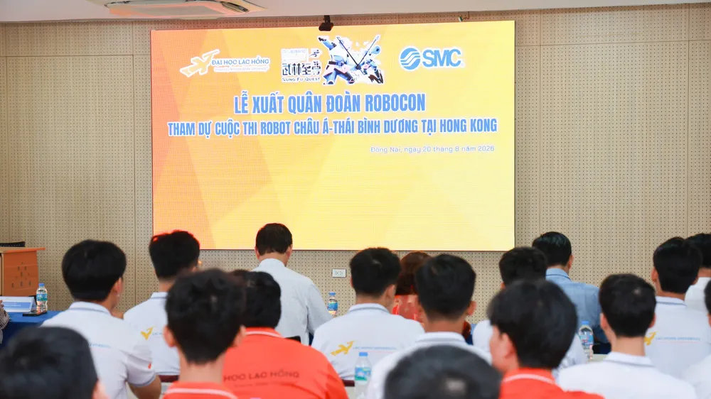 Trường Đại học Lạc Hồng (TP Đồng Nai) tổ chức lễ xuất quân tham dự Robocon châu Á - Thái Bình Dương. Ảnh: LHU