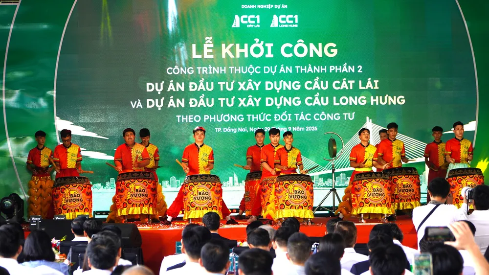 Lễ khởi công cầu Cát Lái và cầu Long Hưng nối TPHCM và Đồng Nai. Ảnh: PHÚ NGÂN