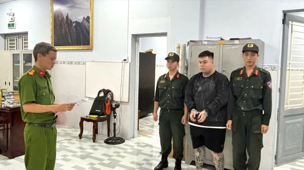 Bắt tạm giam nghi phạm bắn người cho vay tiền bằng đạn cao su