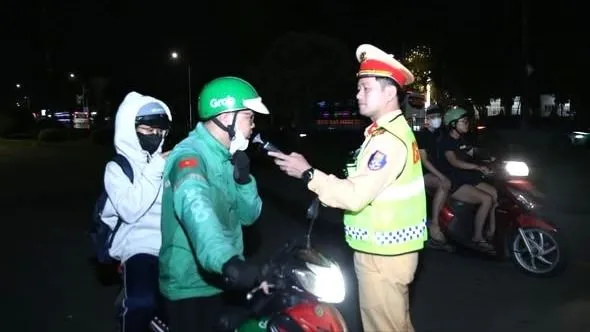 Lực lượng CSGT tăng cường kiểm tra, đảm bảo an toàn giao thông trên quốc lộ 1 đoạn qua TP Đồng Nai. Ảnh: CA TPĐN