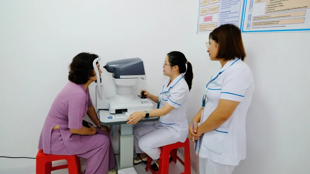 Người dân đến thăm khám, điều trị các bệnh lý về mắt tại Bệnh viện Mắt Sài Gòn - Bình Phước