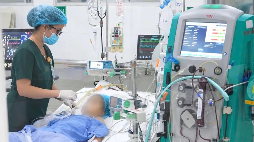 Bé gái ở Đồng Nai bị sốc sốt xuất huyết được điều trị tích cực