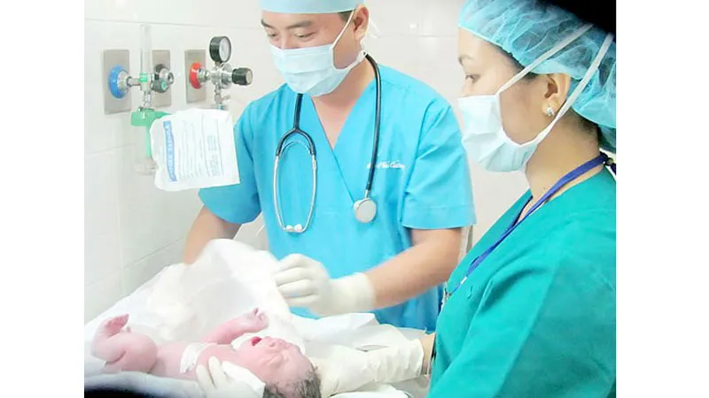 Một ca sinh mổ từ thụ tinh trong ống nghiệm thành công ở Bệnh viện Từ Dũ TPHCM
