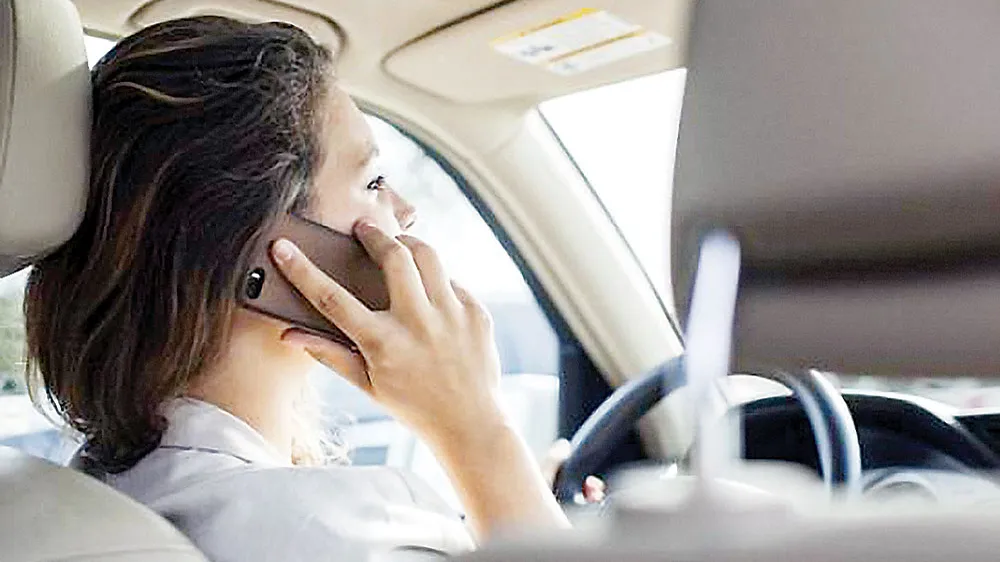 Giới trẻ Việt Nam thường xuyên mất tập trung khi tham gia giao thông
