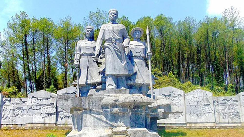 Tượng đài Phan Đình Phùng