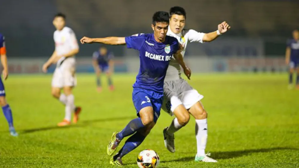 B.Bình Dương đã giành chiến thắng thuyết phục trước ĐKVĐ Hà Nội tại Vòng 18 Toyota V-League 2017