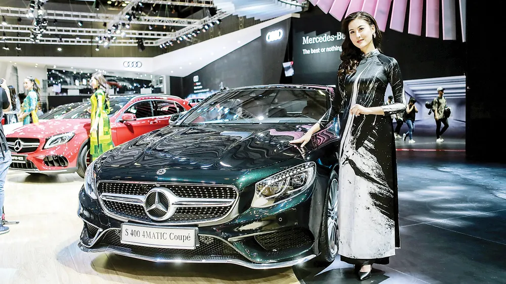 Mercedes-Benz giới thiệu Mercedes-AMG GLA 45 4MATIC nâng cấp và S 400 4MATIC Coupé