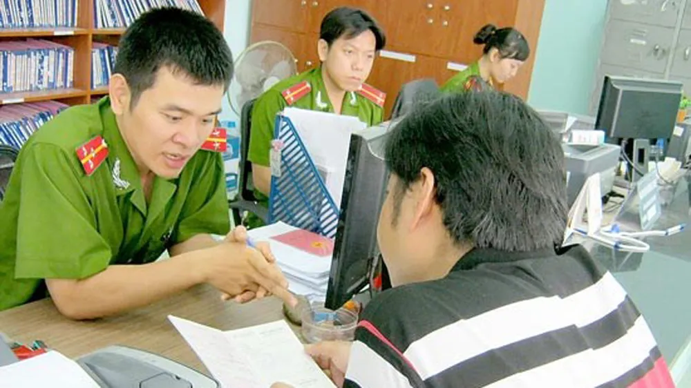 Chính phủ đồng ý bỏ sổ hộ khẩu, giấy chứng minh nhân dân